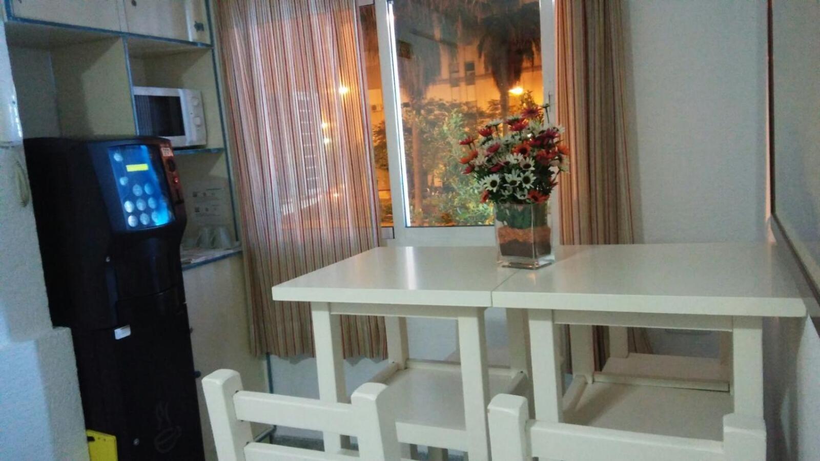 Hostal Maribel Almeria Luaran gambar