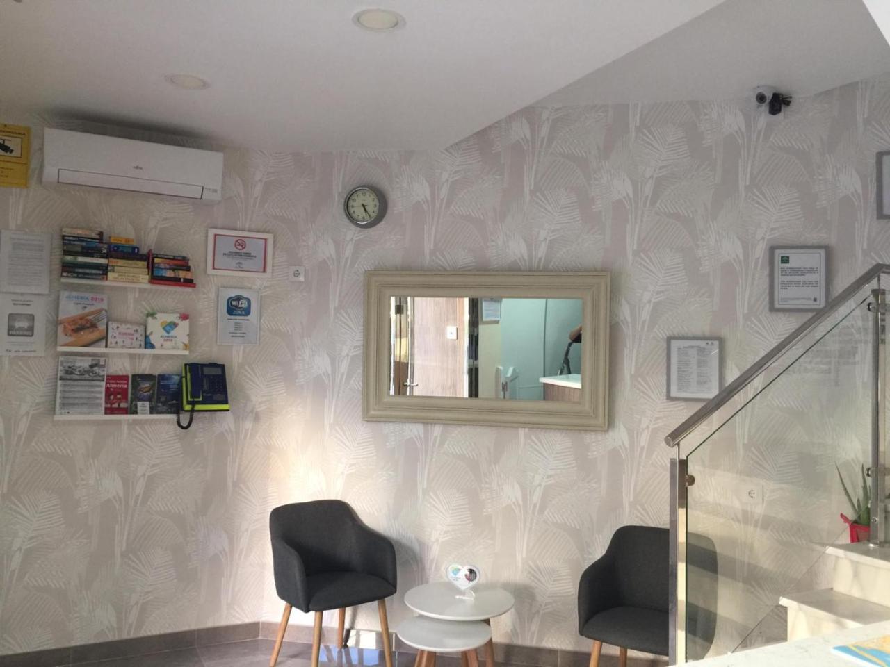 Hostal Maribel Almeria Luaran gambar
